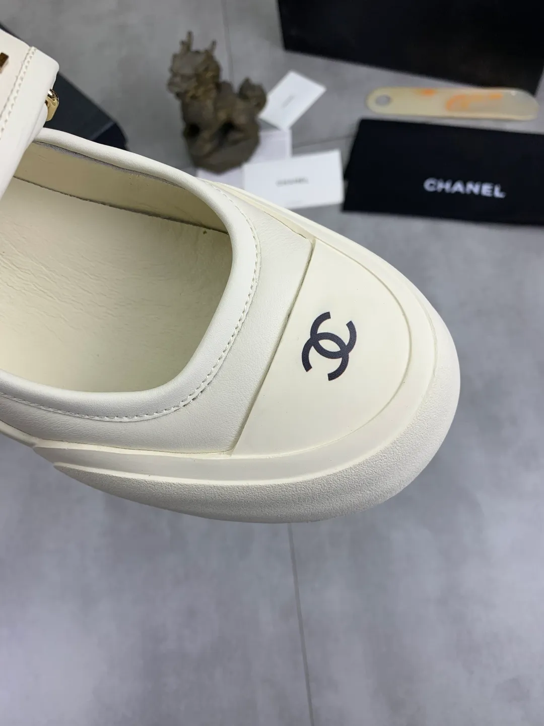 Men's men's shoes 💰P562 new high quality Chanel 25k spring counter new top quality [proud] This boot is really a lucky star for small people, thick sole 5cma more refined rhombus, slim legs, the key is very comfortable upper foot: imported cowhide lining: sheepskin lining outsole: genuine molded tpu outsole ~ 5cm heel height Color: 3️⃣ colors available Size: 35-40 (41 made to order, non-refundable)